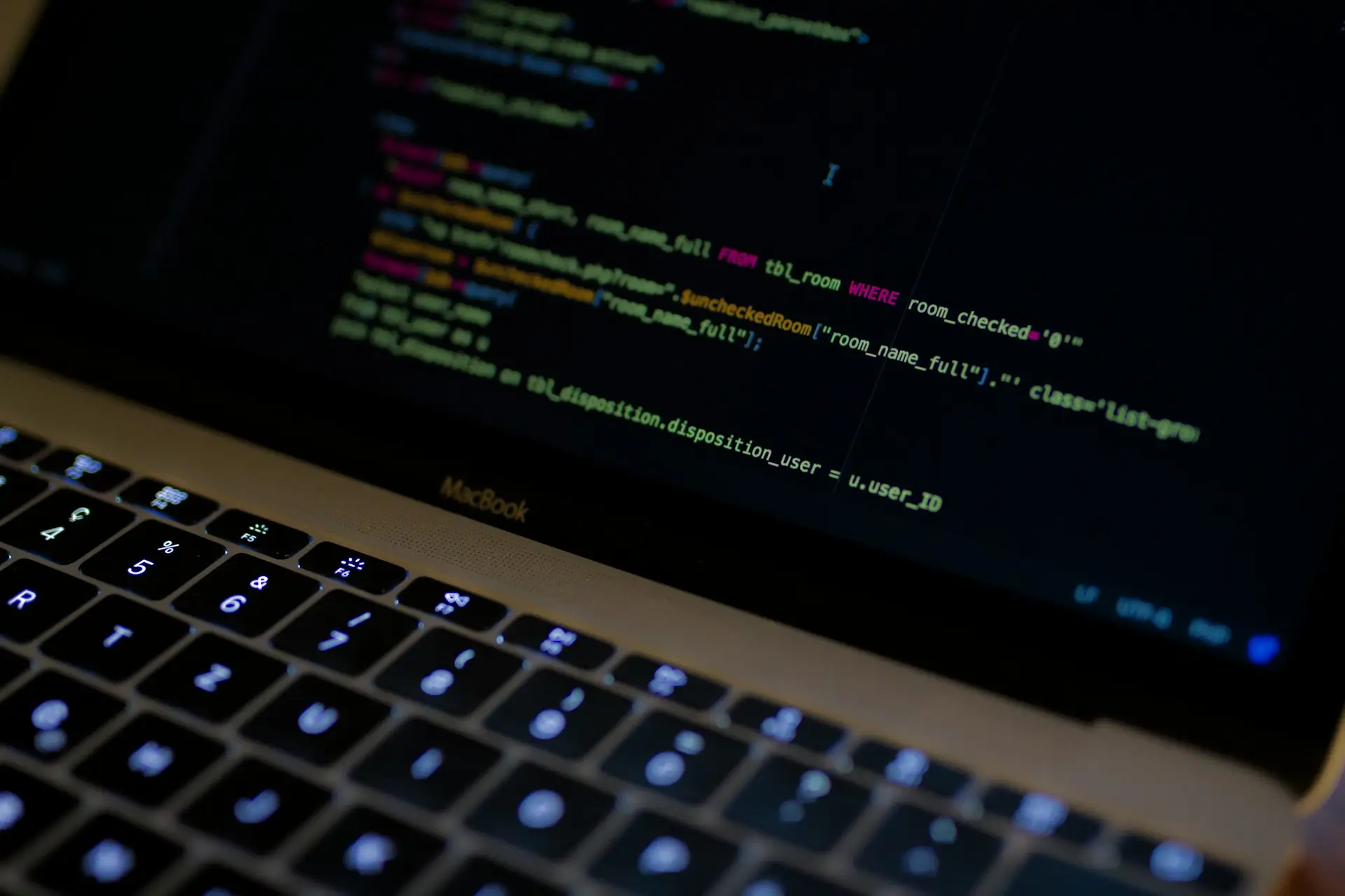 Jak-stworzyc-strone-internetowa-2025